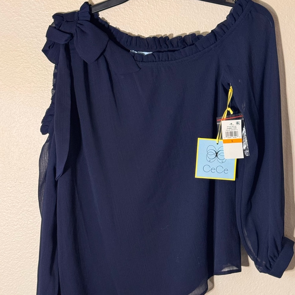 CeCe NWT Women's Navy Blue Off-Shoulder size S top